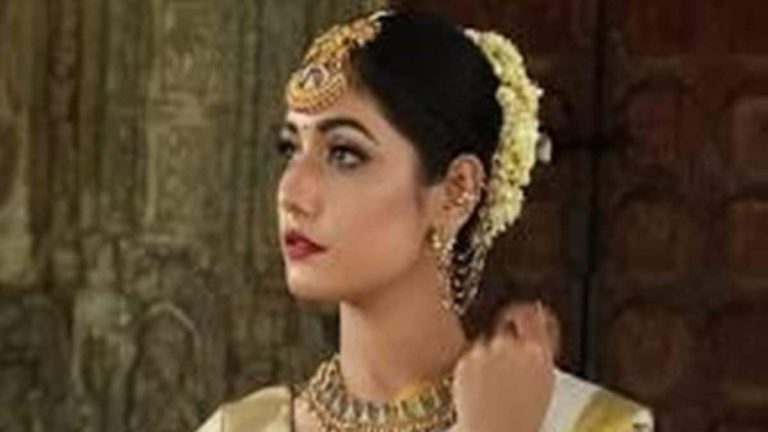 Check the latest 22 carat gold price in your city in India today on September 20th.