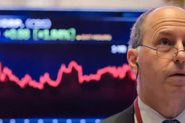 Rephrase the title:Prepare for the S&P 500 to plunge 23% by mid-2024 – and the US economy to sink into recession, JPMorgan’s top charts guru says