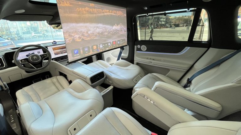 Rephrase the title:China’s EV players ramp up competition with Tesla using new technology