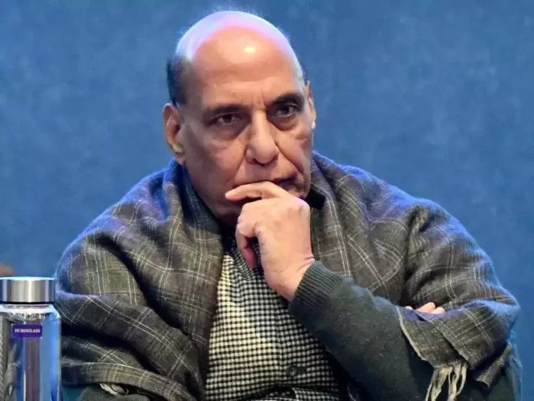Rephrase the title:Defence Minister Rajnath Singh unfurls National flag on Republic Day