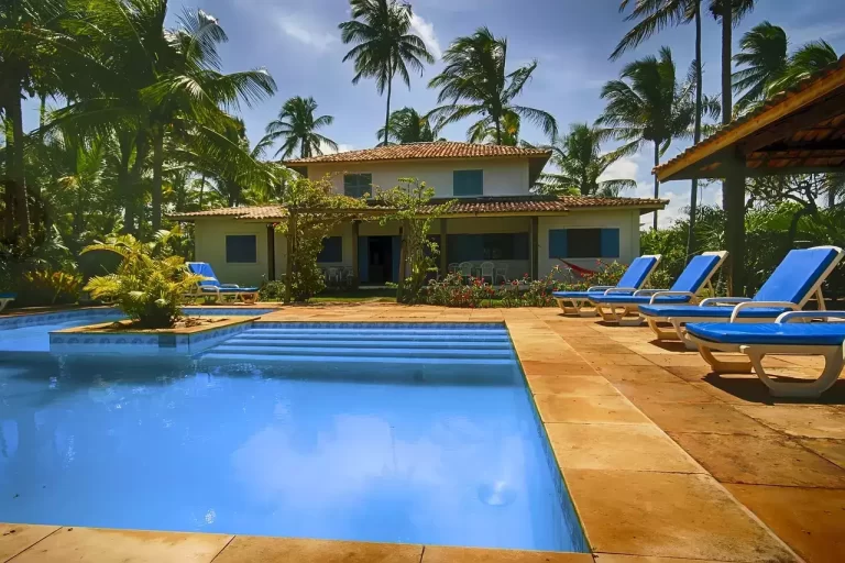 Rephrase the title:Pools & privacy beckon India’s ultra wealthy to farmhouses in suburbs