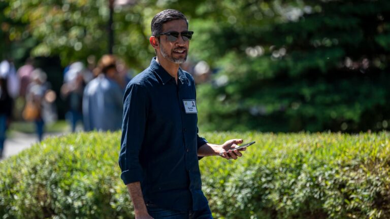 Rephrase the title:Palo Alto rises, Alphabet sinks — plus latest on Wells Fargo, Broadcom