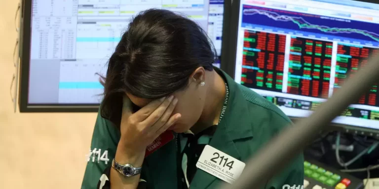 Rephrase the title:Jeremy Grantham, Jeffrey Gundlach, and other market veterans predict pain for stocks — and see a recession ahead