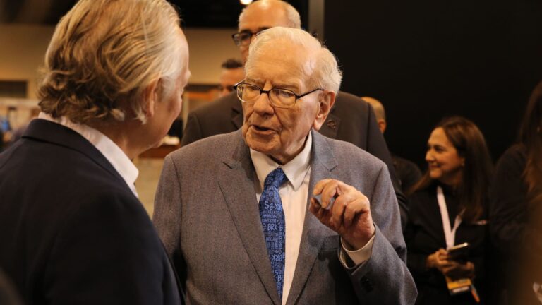 Rephrase the title:Warren Buffett, Berkshire Hathaway owns 2 ETFs