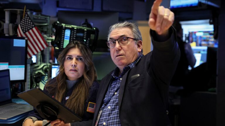 Rephrase the title:Stock market today: Live updates
